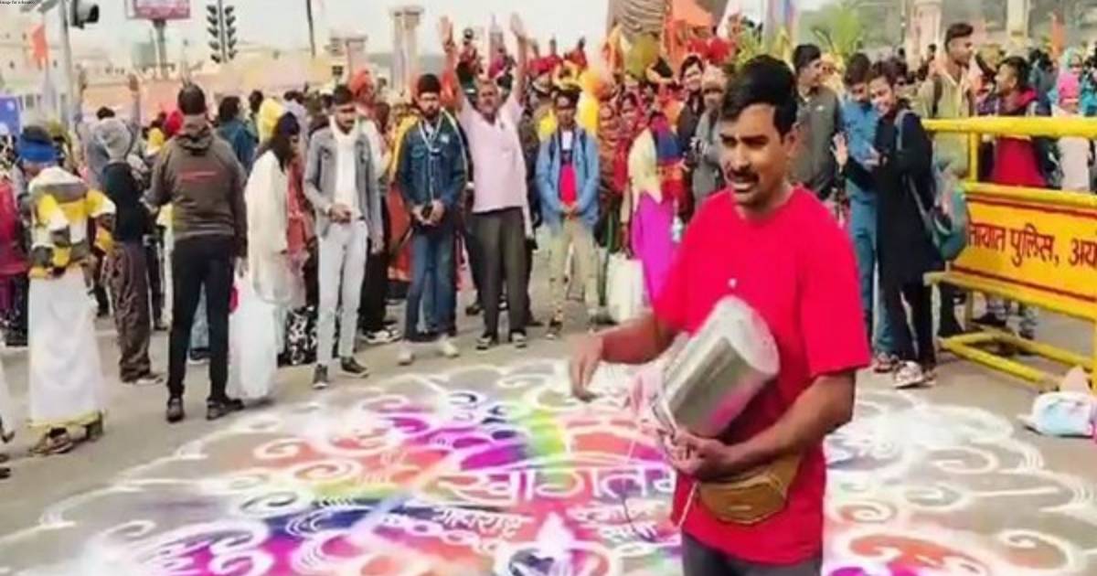 Uttar Pradesh: Artists from various places reach Ayodhya to showcase their talents